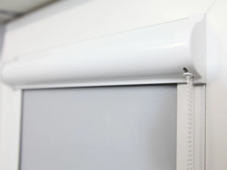 roleta-w-kasecie-z-prowadnicami-plaskimi-4